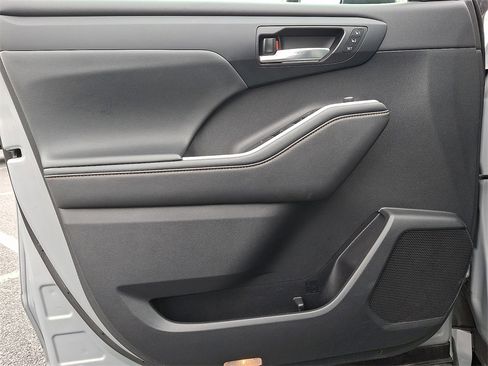 Certified 2022 Toyota Highlander Bronze Edition image 14