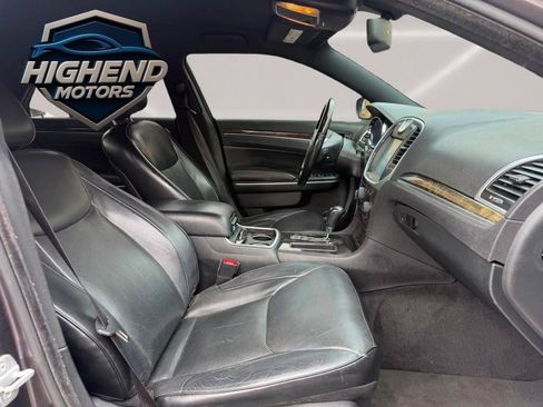 Used 2014 Chrysler 300 C RWD image 19
