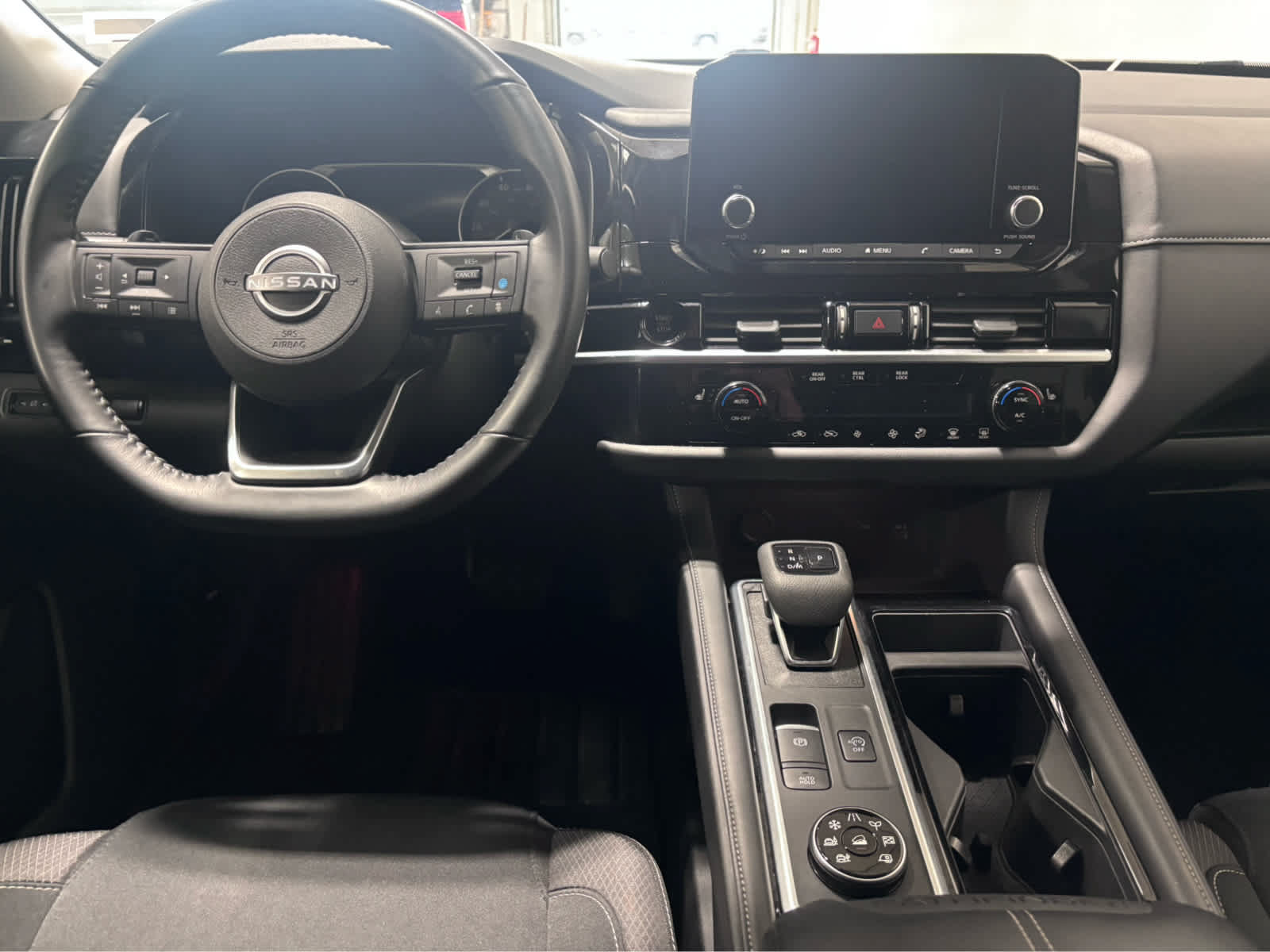 Used 2025 Nissan Pathfinder SV AWD/4WD image 17