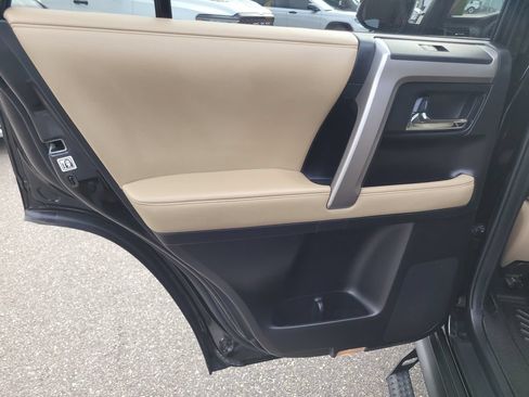 Used 2021 Toyota 4Runner SR5 Premium w/ Moonroof Package AWD/4WD image 11
