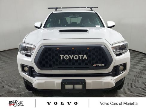 Used 2017 Toyota Tacoma TRD Sport w/ Premium & Technology Package AWD/4WD image 2