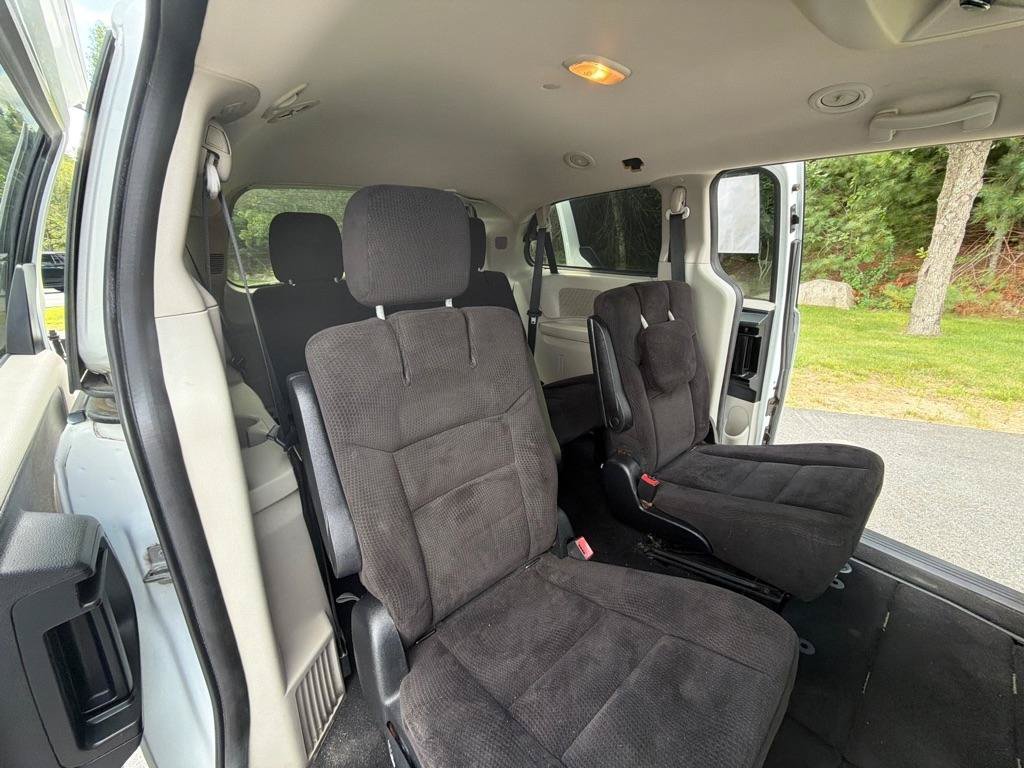 Used 2014 Dodge Grand Caravan SXT w/ Rear Park Assist Package FWD image 15
