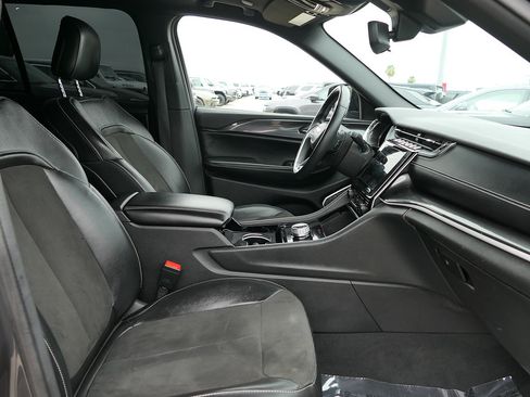 Used 2022 Jeep Grand Cherokee Altitude AWD/4WD image 25