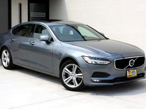 Used 2018 Volvo S90 T5 Momentum w/ Convenience Package image 4