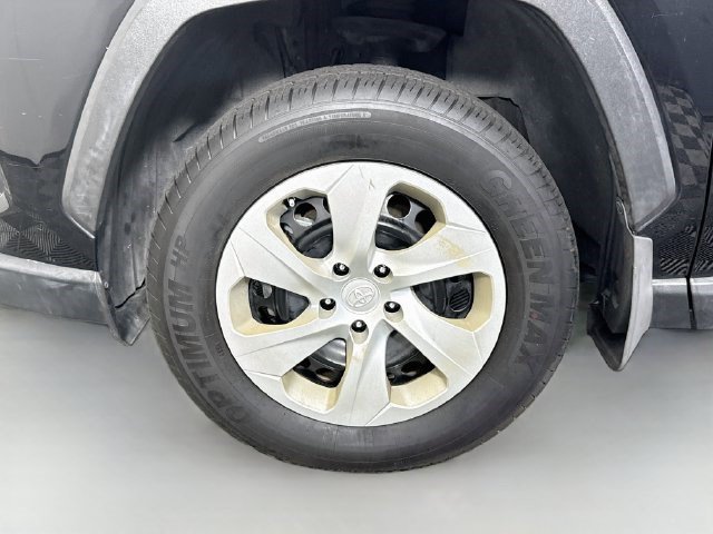 Used 2019 Toyota RAV4 LE FWD image 36