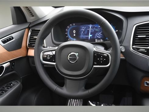 Used 2024 Volvo XC90 T8 Plus w/ Protection Package Premier AWD/4WD image 20