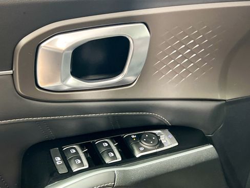Used 2025 Kia Sorento SX FWD image 16
