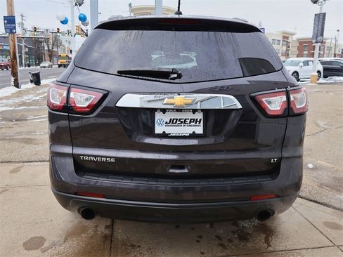 Used 2017 Chevrolet Traverse LT image 4