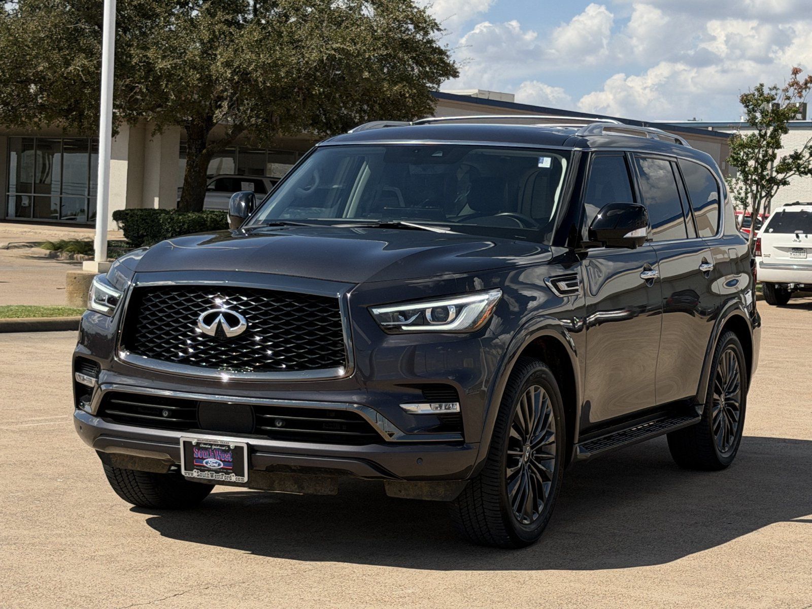 Used 2023 INFINITI QX80 Premium Select w/ Cargo Package AWD/4WD image 8