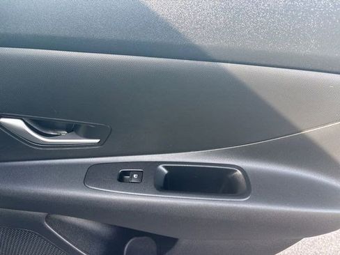 Used 2025 Hyundai Elantra SE image 33