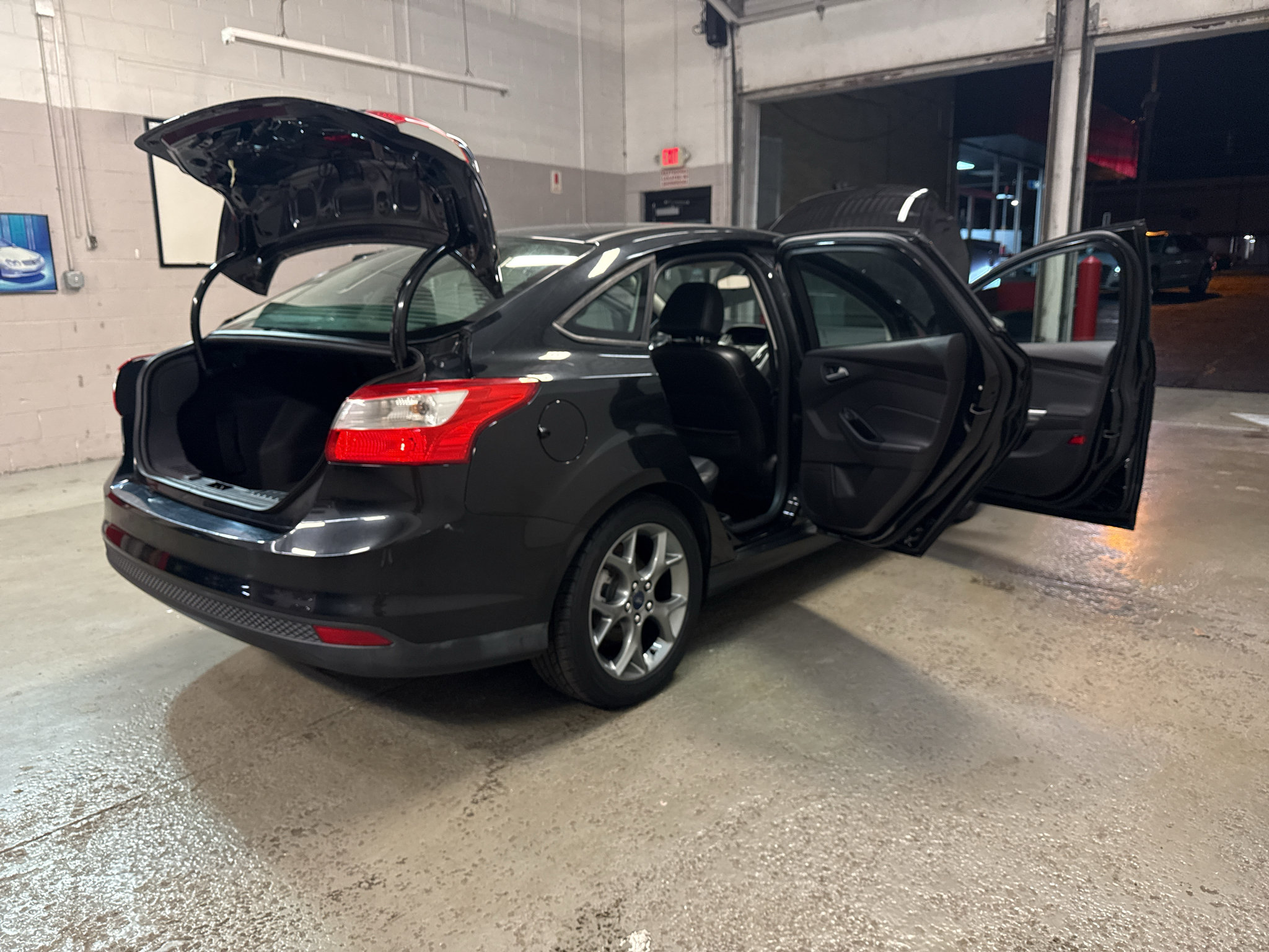 Used 2014 Ford Focus SE w/ Equipment Group 201A FWD image 14