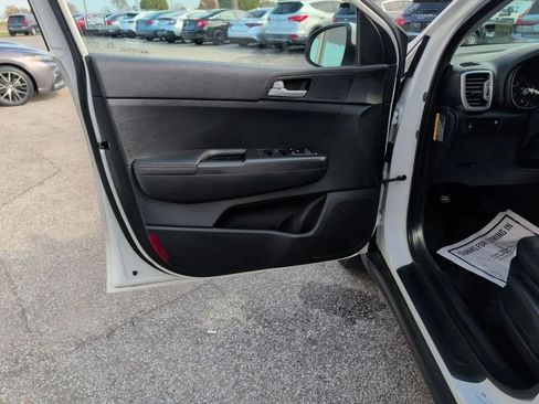 Used 2017 Kia Sportage LX FWD image 16