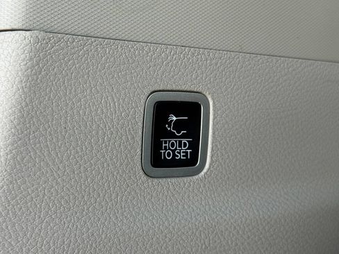 Used 2024 Jeep Wagoneer L Series II w/ Flexible Seating Group AWD/4WD image 19