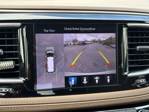Used 2019 Chrysler Pacifica Limited FWD image 18