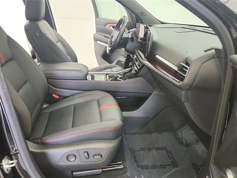 Used 2024 Chevrolet Traverse RS FWD image 38