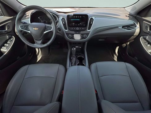 Used 2018 Chevrolet Malibu LT w/ Leather Package FWD image 10