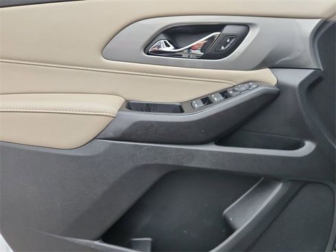 Used 2023 Chevrolet Traverse LS image 21
