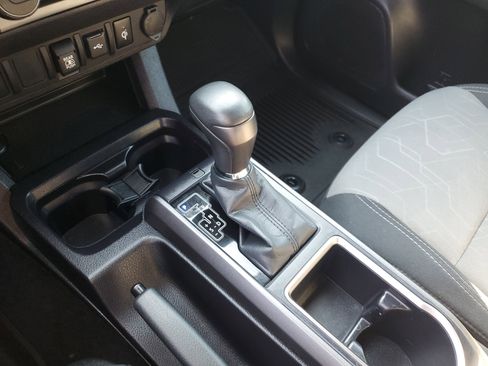 Used 2022 Toyota Tacoma TRD Sport image 22