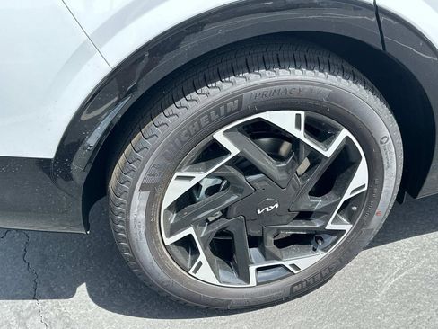 New 2025 Kia Sportage SX image 8