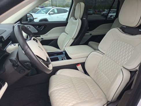 Used 2023 Lincoln Aviator Black Label w/ Dynamic Handling Package AWD/4WD image 11