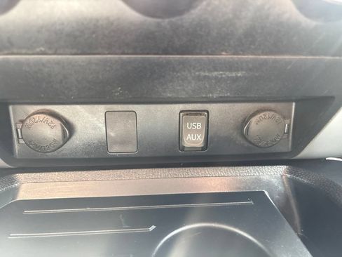 Used 2018 Toyota Tundra SR5 w/ SR5 Upgrade Package AWD/4WD image 30