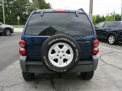 Used 2005 Jeep Liberty Sport AWD/4WD image 25