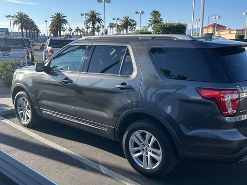 Used 2018 Ford Explorer XLT AWD/4WD image 2