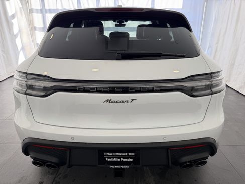 Certified 2025 Porsche Macan image 8