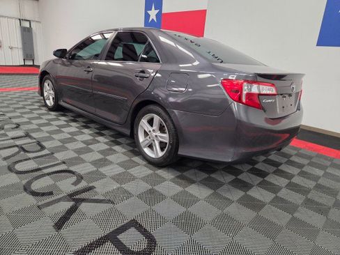 Used 2014 Toyota Camry SE FWD image 11