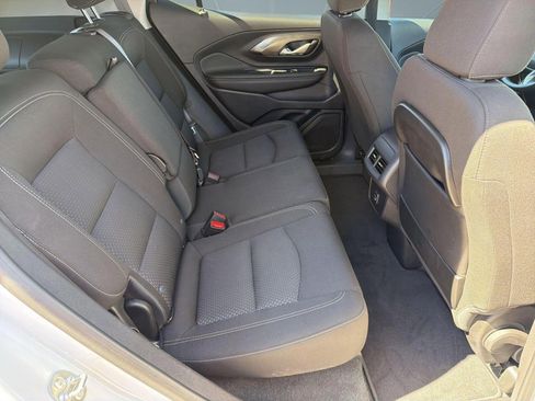 Used 2024 GMC Terrain SLE image 28