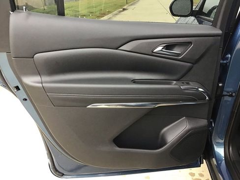 New 2026 Chevrolet Traverse LT image 13