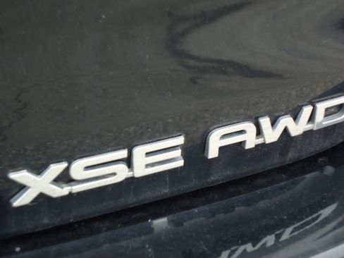 Used 2022 Toyota Highlander XSE AWD/4WD image 10