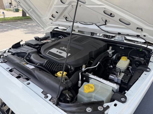 Used 2016 Jeep Wrangler Unlimited Sport w/ Connectivity Group image 15