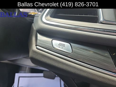 Used 2022 Buick Enclave Essence w/ Sport Touring Edition FWD image 17
