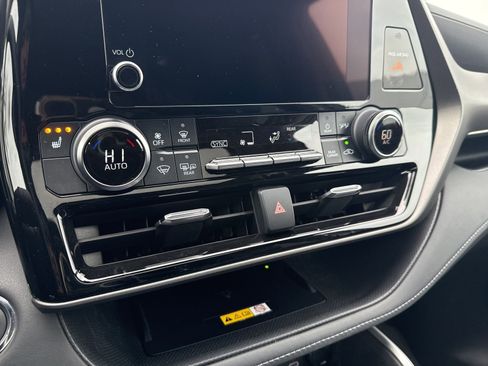 Used 2023 Toyota Highlander XLE image 24
