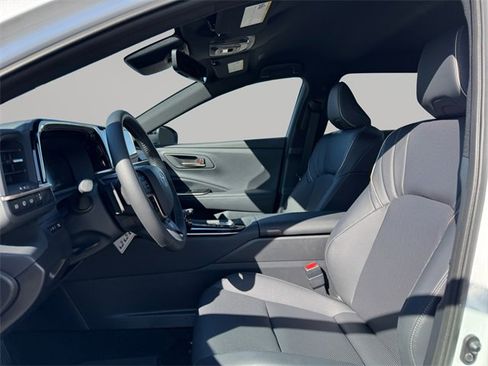 Used 2025 Toyota Crown Signia XLE image 9