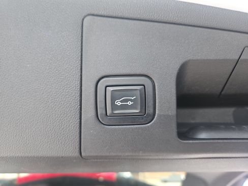 Used 2018 Cadillac XT5 Platinum w/ Driver Assist Package AWD/4WD image 18