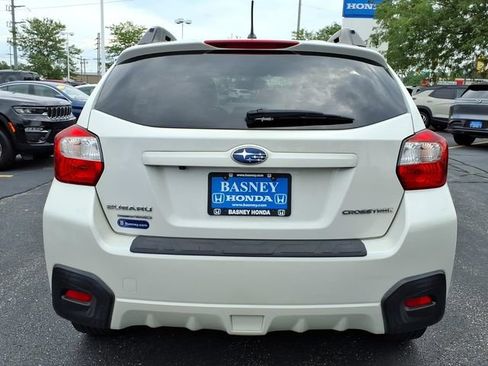 Used 2017 Subaru Crosstrek 2.0i Premium w/ Moonroof Package AWD/4WD image 9