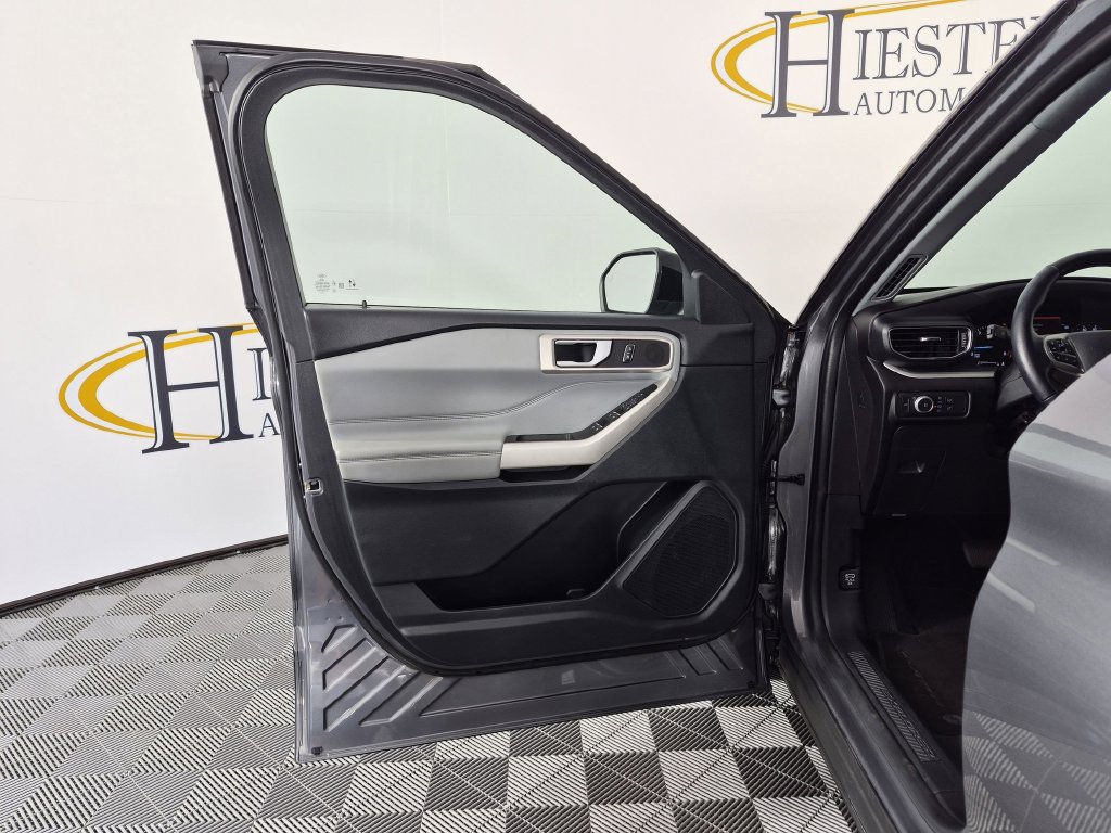 Used 2022 Ford Explorer XLT w/ Equipment Group 202A RWD image 15
