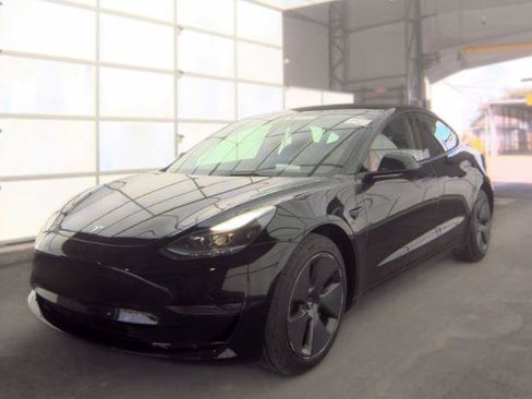 Used 2023 Tesla Model 3 Standard Range RWD image 3