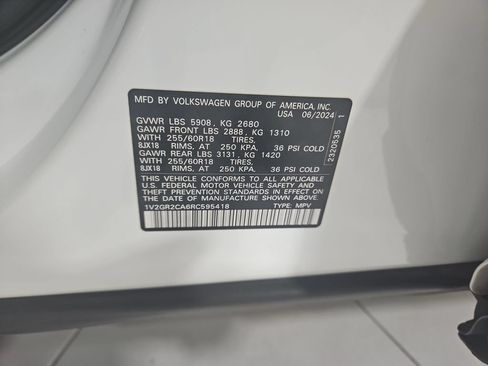 Used 2024 Volkswagen Atlas Peak Edition SEL AWD/4WD image 29