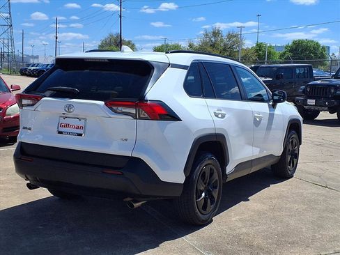 Used 2020 Toyota RAV4 LE image 2