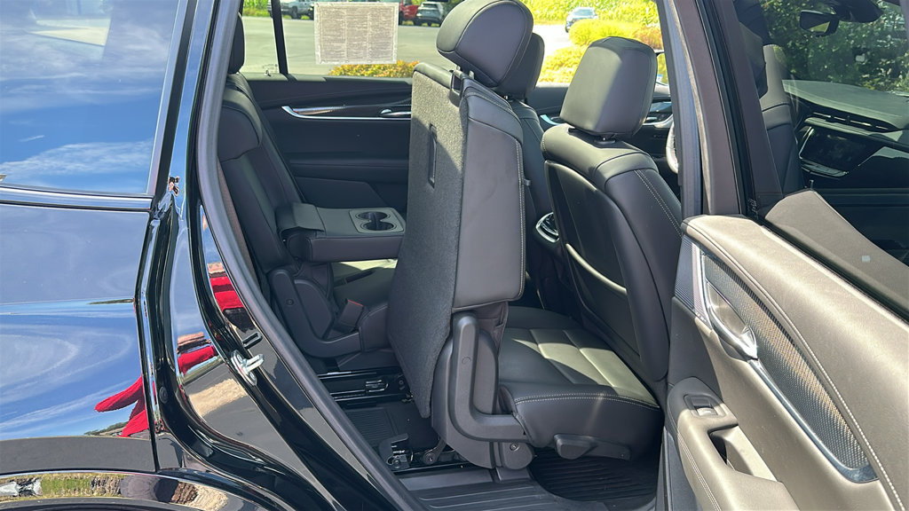 Used 2024 Cadillac XT6 Sport w/ Technology Package AWD/4WD image 32