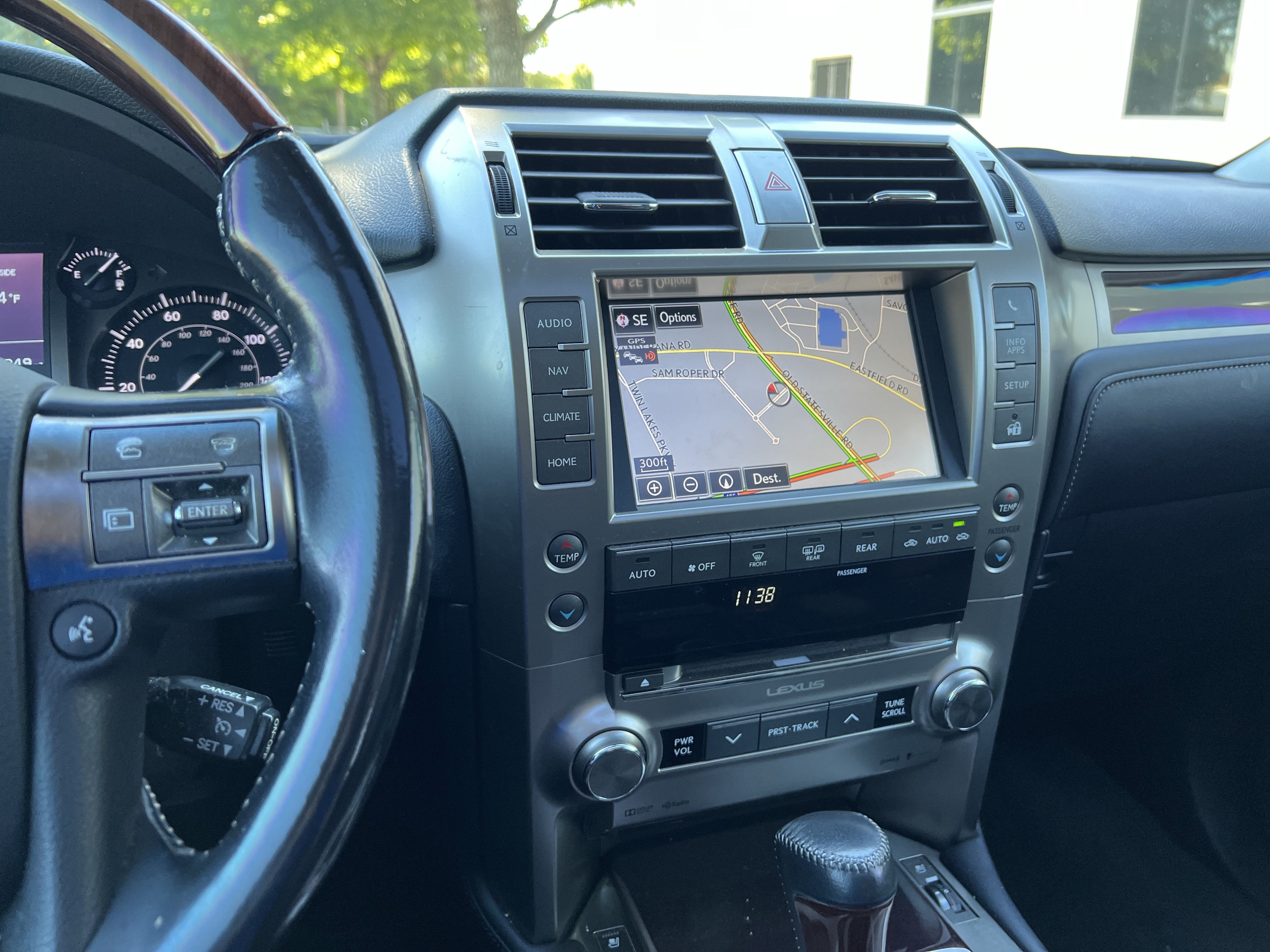 Used 2016 Lexus GX 460 w/ Premium Package AWD/4WD image 32