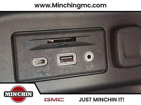 Used 2023 Chevrolet Equinox Premier AWD/4WD image 26