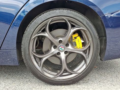 Used 2017 Alfa Romeo Giulia Ti w/ TI 19" Sport Package image 7