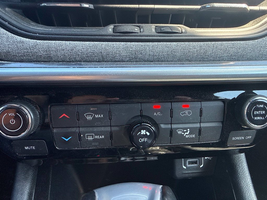 Used 2024 Jeep Compass Latitude AWD/4WD image 8