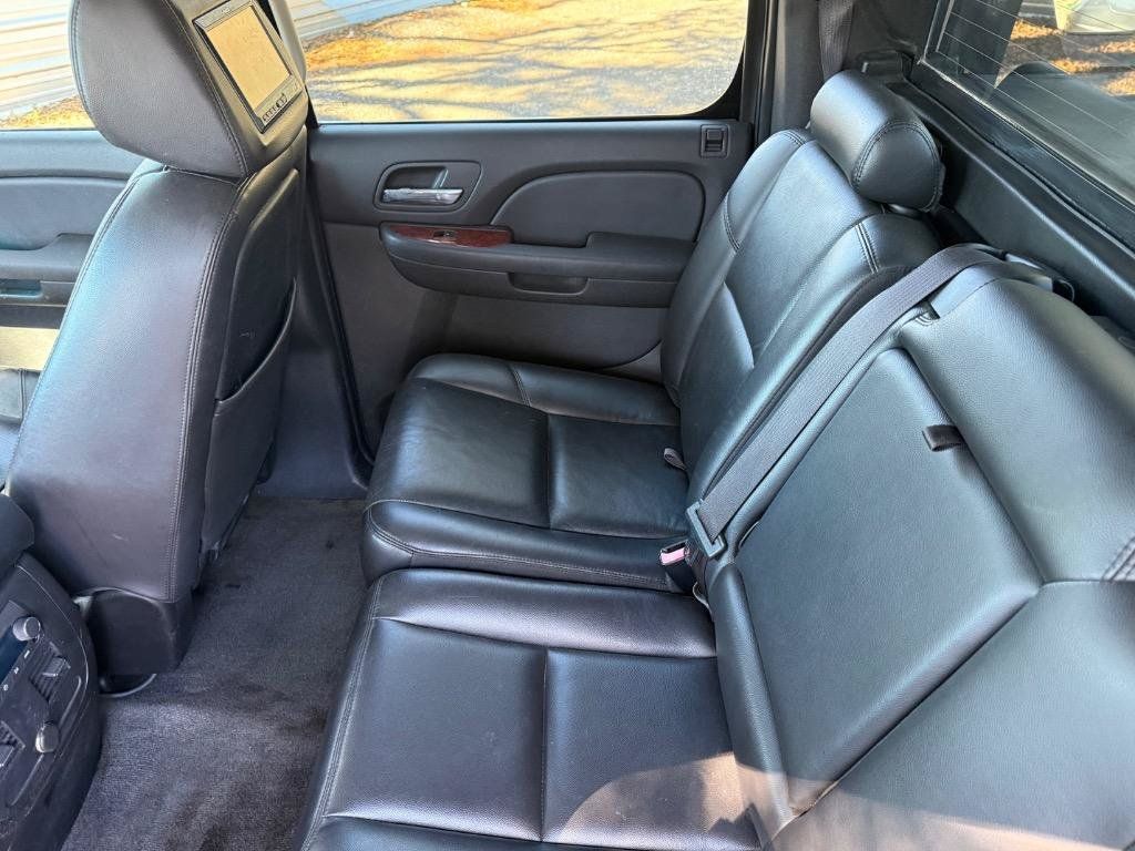 Used 2009 Chevrolet Avalanche LTZ RWD image 26