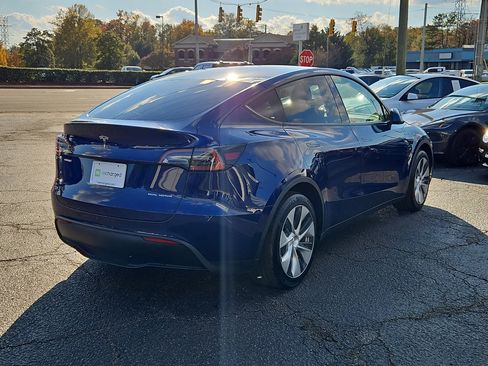 Used 2022 Tesla Model Y Long Range image 3