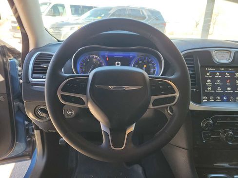 Used 2022 Chrysler 300 Touring L w/ Comfort Group image 10